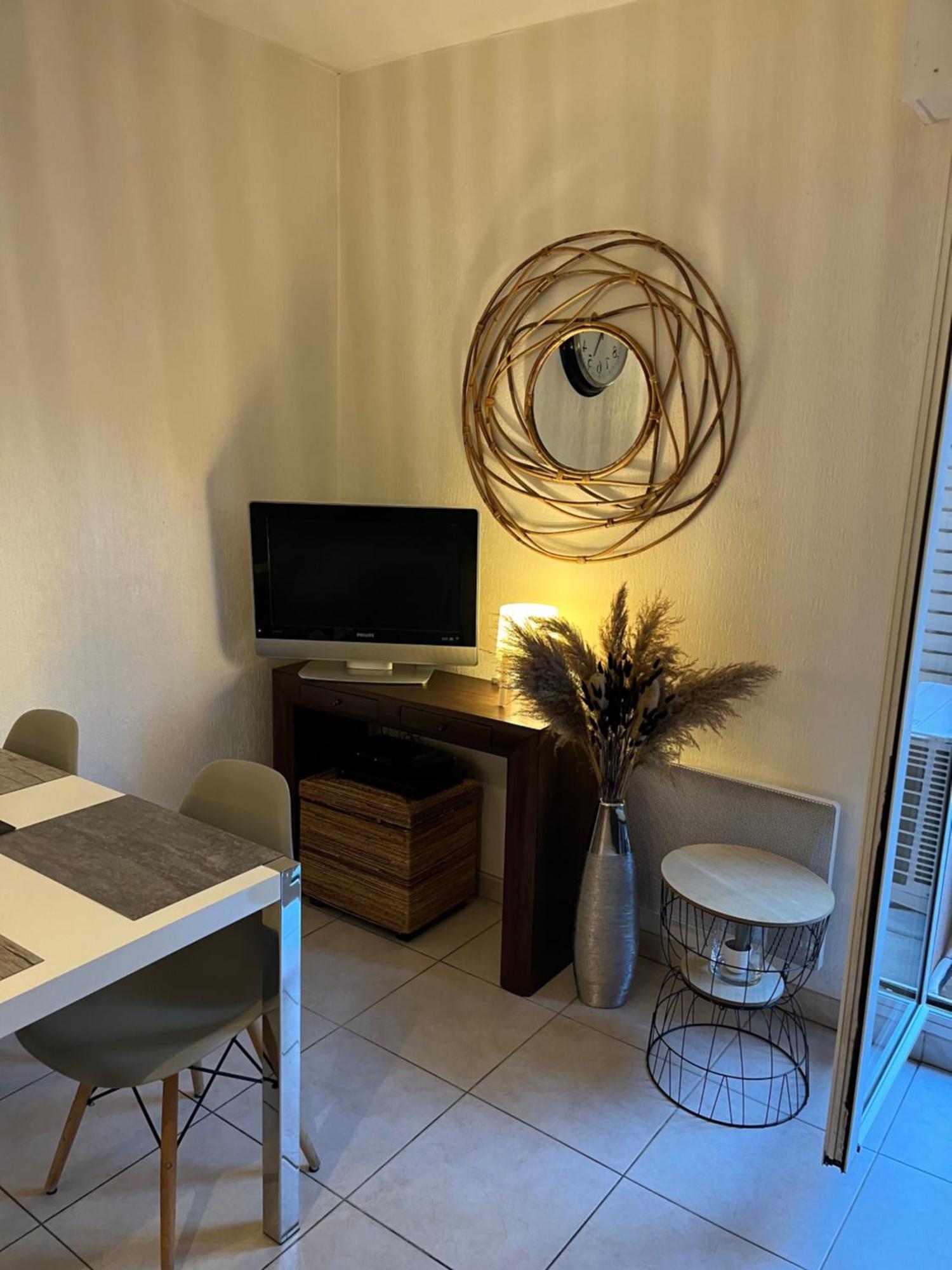 Appartement T2 Avec Terrasse Centre Ville D'Aix En Provence Aix-en-Provence Luaran gambar