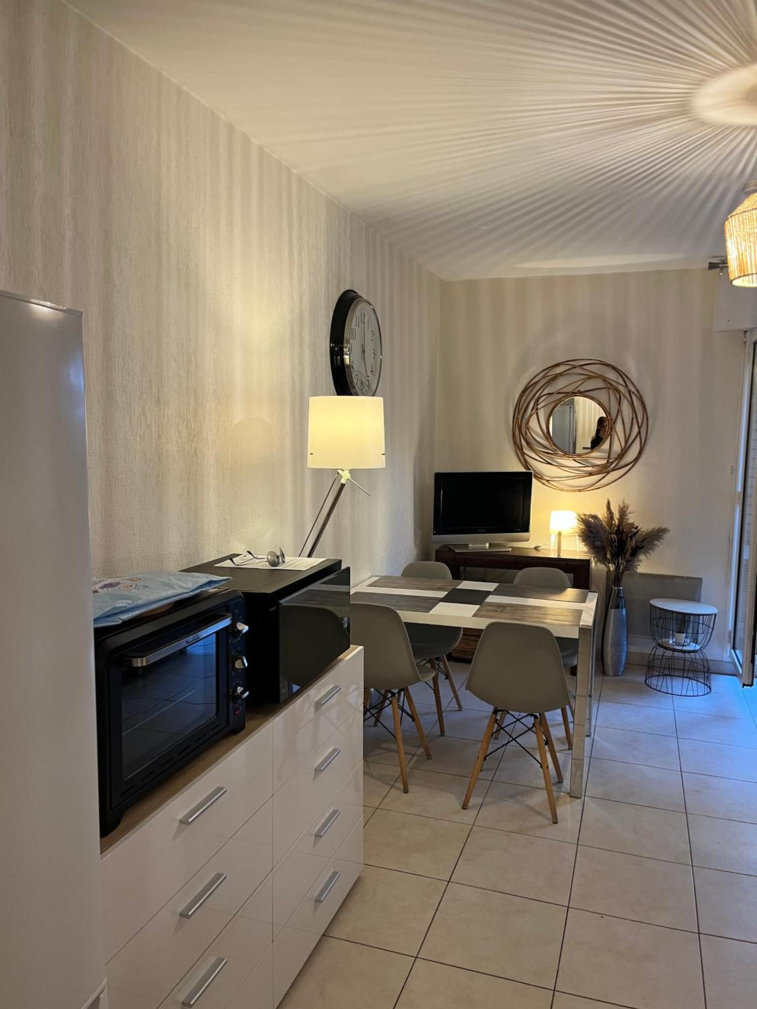 Appartement T2 Avec Terrasse Centre Ville D'Aix En Provence Aix-en-Provence Luaran gambar